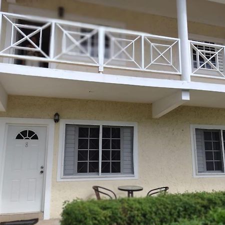 Club Caribbean Apartments รันอเวย์เบย์ ภายนอก รูปภาพ