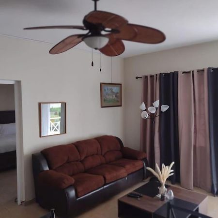 Club Caribbean Apartments รันอเวย์เบย์ ภายนอก รูปภาพ