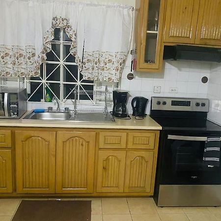 Club Caribbean Apartments รันอเวย์เบย์ ภายนอก รูปภาพ
