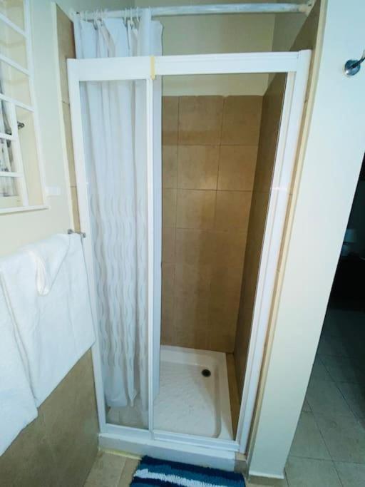 Club Caribbean Apartments รันอเวย์เบย์ ภายนอก รูปภาพ