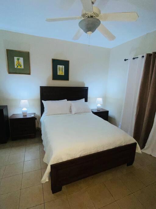 Club Caribbean Apartments รันอเวย์เบย์ ภายนอก รูปภาพ