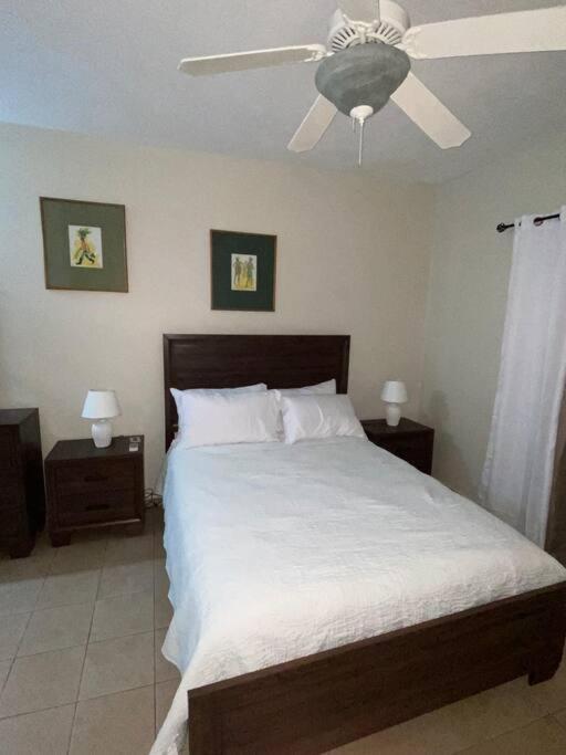 Club Caribbean Apartments รันอเวย์เบย์ ภายนอก รูปภาพ