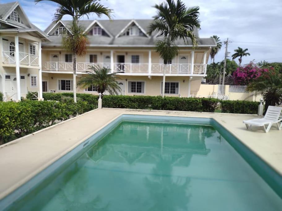 Club Caribbean Apartments รันอเวย์เบย์ ภายนอก รูปภาพ
