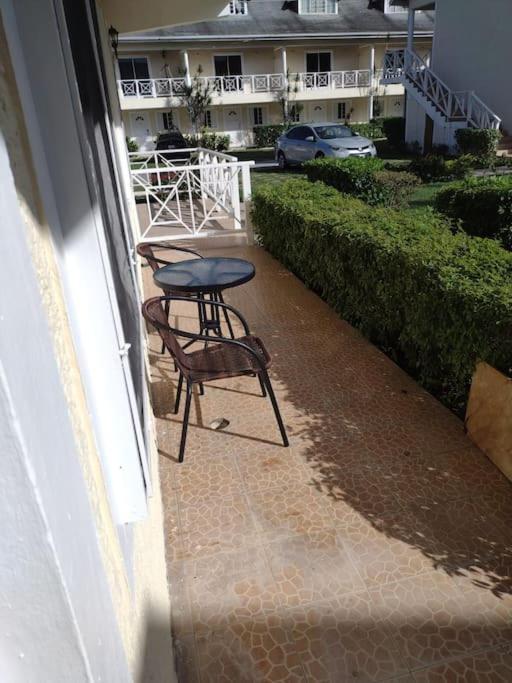 Club Caribbean Apartments รันอเวย์เบย์ ภายนอก รูปภาพ