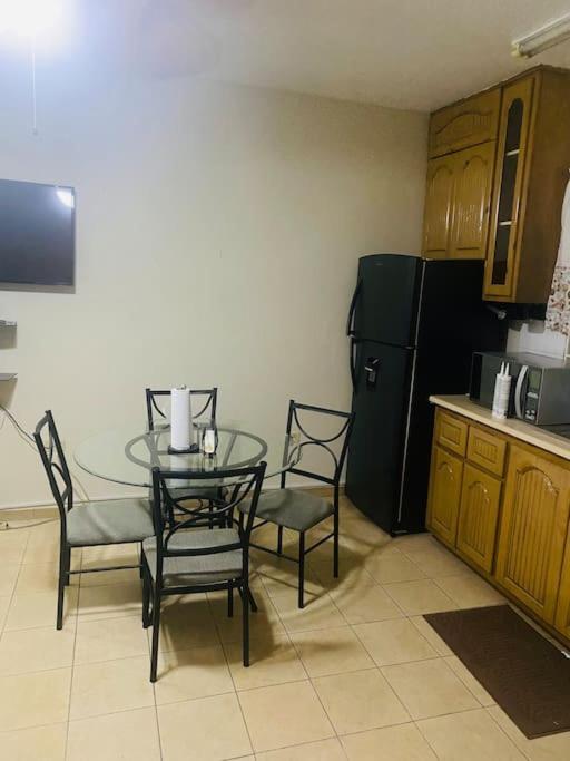 Club Caribbean Apartments รันอเวย์เบย์ ภายนอก รูปภาพ